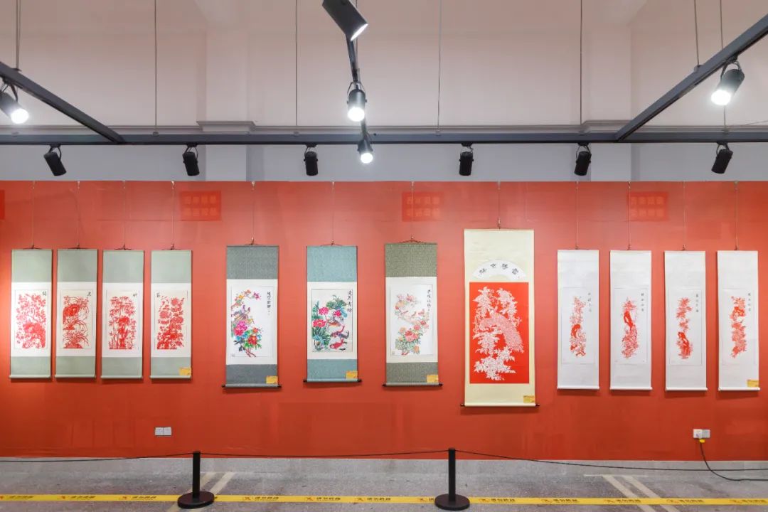 &ldquo;百年風華 莞邑剪藝--曾凡忠、王宇慧剪紙作品展&rdquo;在鄧爾雅&middot;黃般若文獻陳列館開展